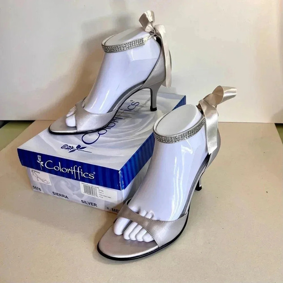 New in box Women's Colorifics Sandals, Silver, Size 8 M - Picture 1 of 15